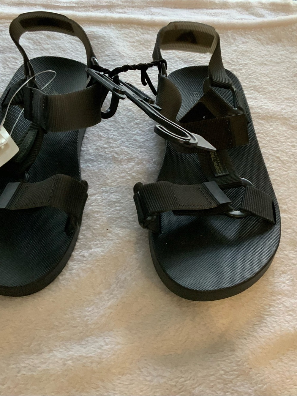 Men’s Black Strapped Sport Sandals nwt size 9 sku 4018